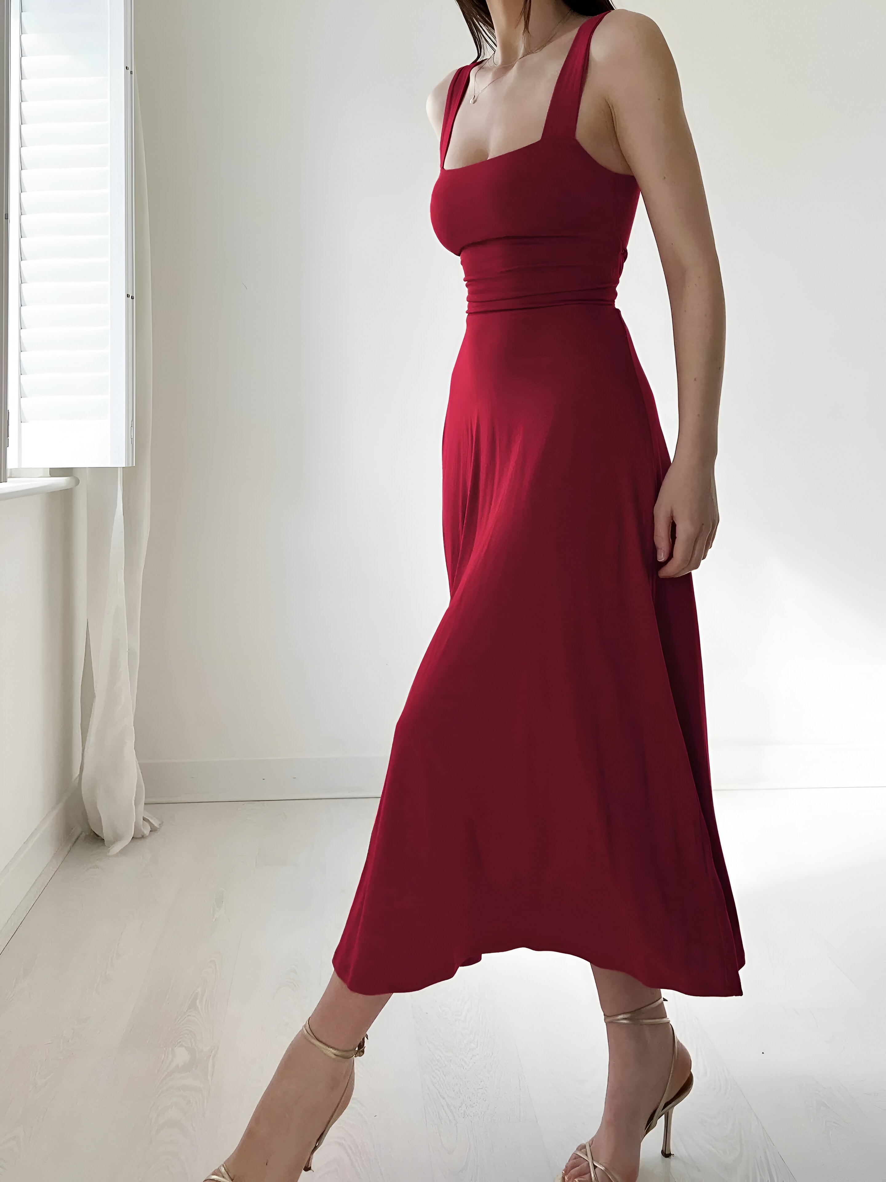 Siglinde™ – Moderns Midi Kleita