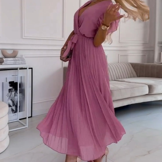 FRIDA UN PLECĒTA KLEITA AR V-VEIDA DECOLLETE